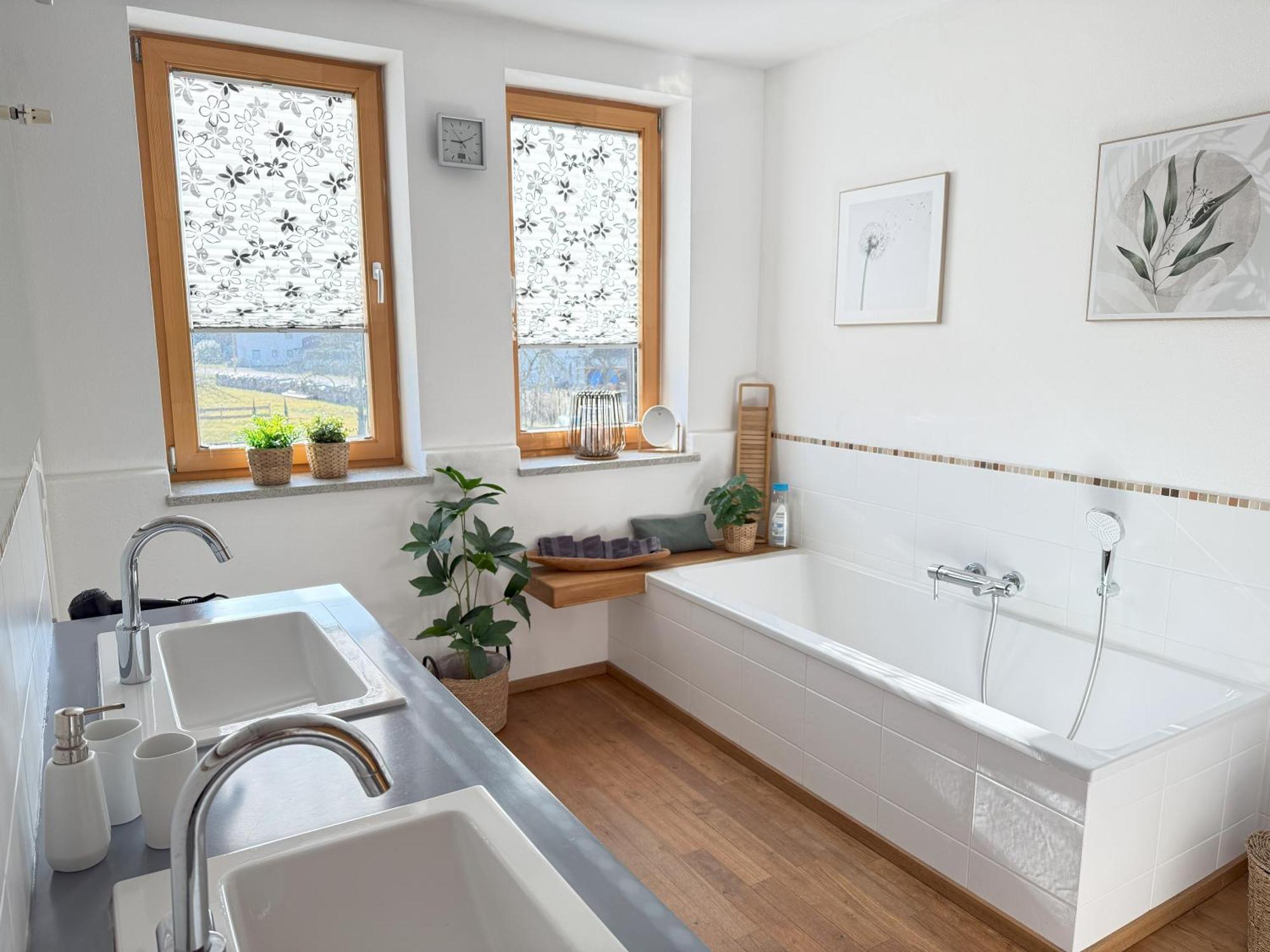 Fe Wo Brunnen - 120 Qm - Ruhige Lage - Viel Natur- Komfortabel - Grosser Balkon Und Garten メミンゲン エクステリア 写真